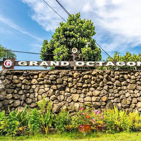 Grand Octagon Resort Laoag Extérieur photo