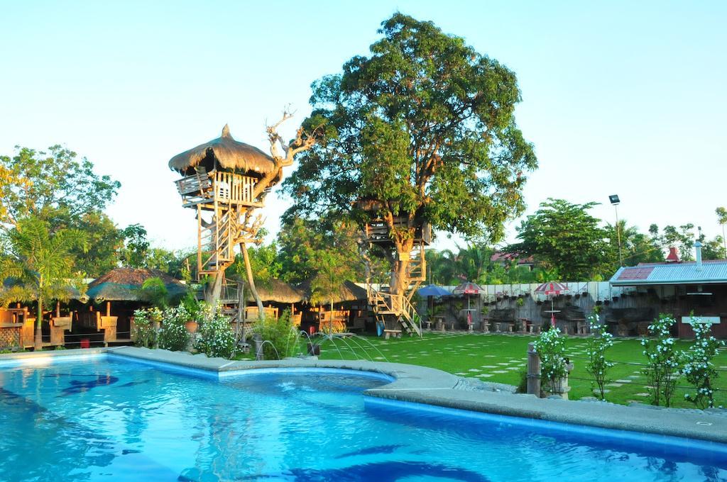 Grand Octagon Resort Laoag Extérieur photo