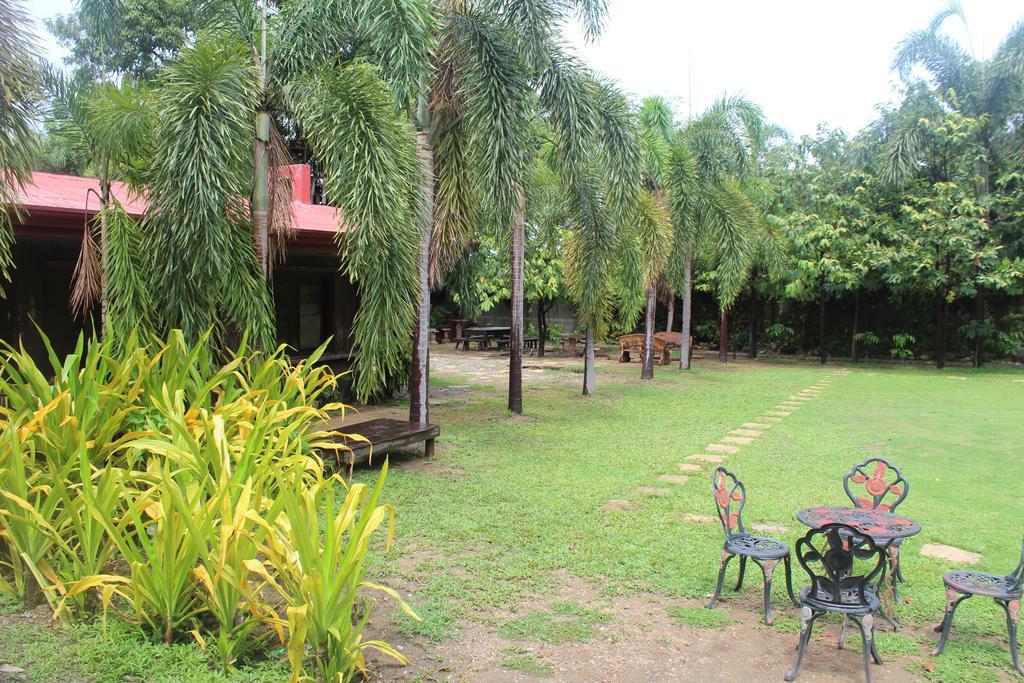 Grand Octagon Resort Laoag Extérieur photo