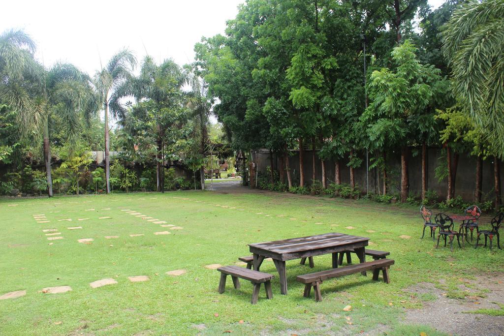 Grand Octagon Resort Laoag Extérieur photo