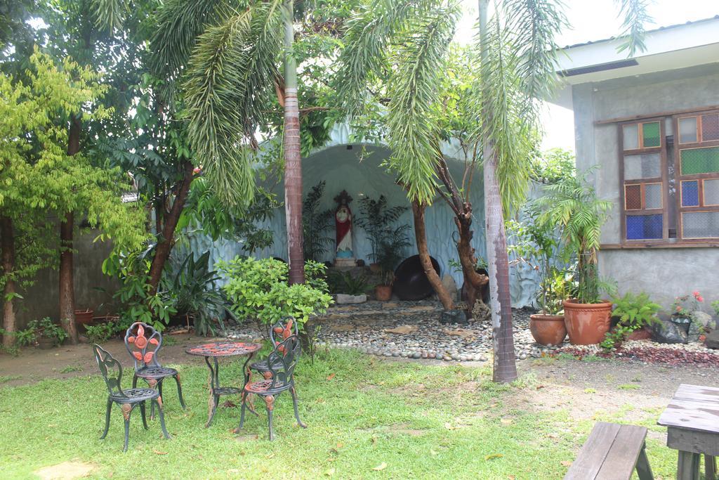 Grand Octagon Resort Laoag Extérieur photo