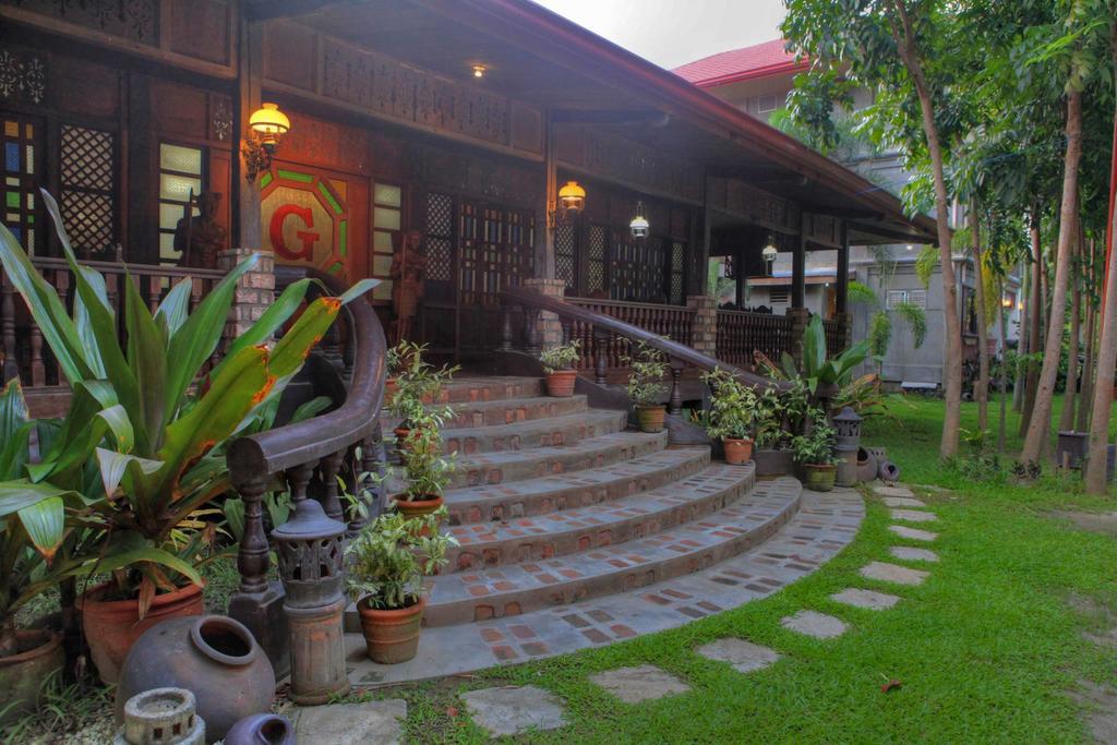 Grand Octagon Resort Laoag Extérieur photo