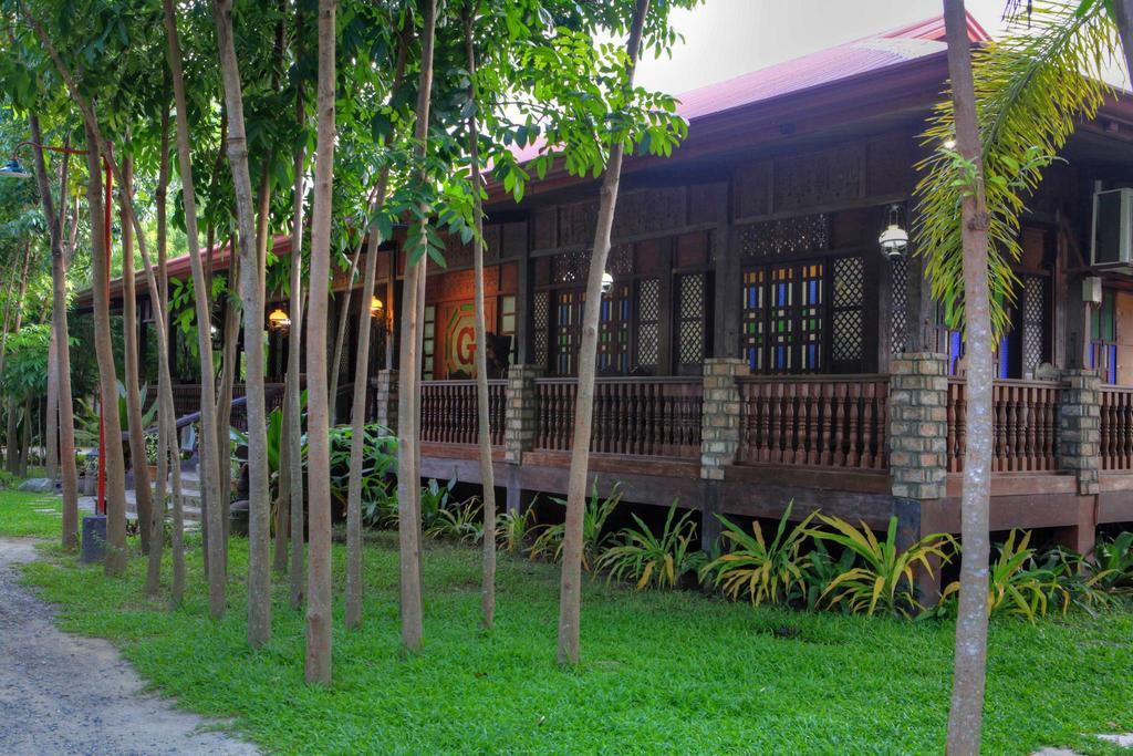 Grand Octagon Resort Laoag Extérieur photo