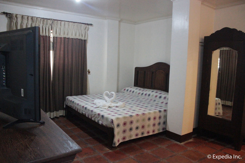 Grand Octagon Resort Laoag Extérieur photo