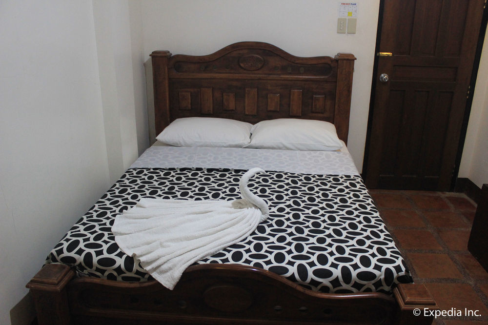 Grand Octagon Resort Laoag Extérieur photo