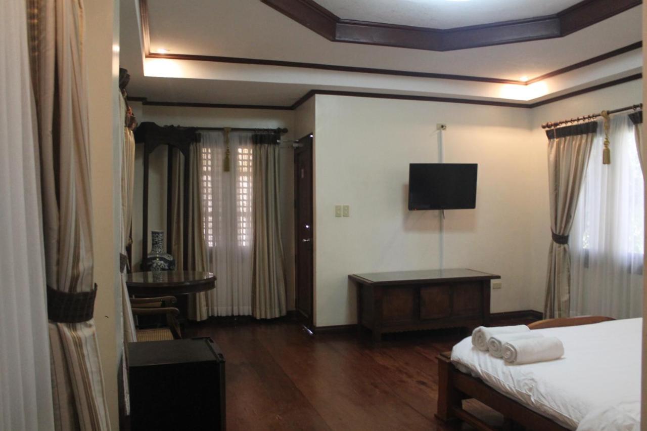 Grand Octagon Resort Laoag Extérieur photo