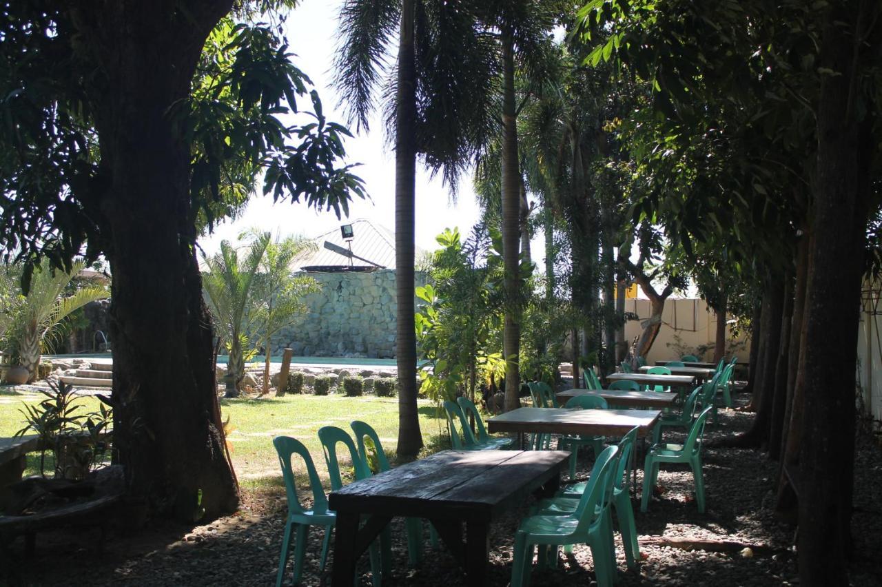 Grand Octagon Resort Laoag Extérieur photo