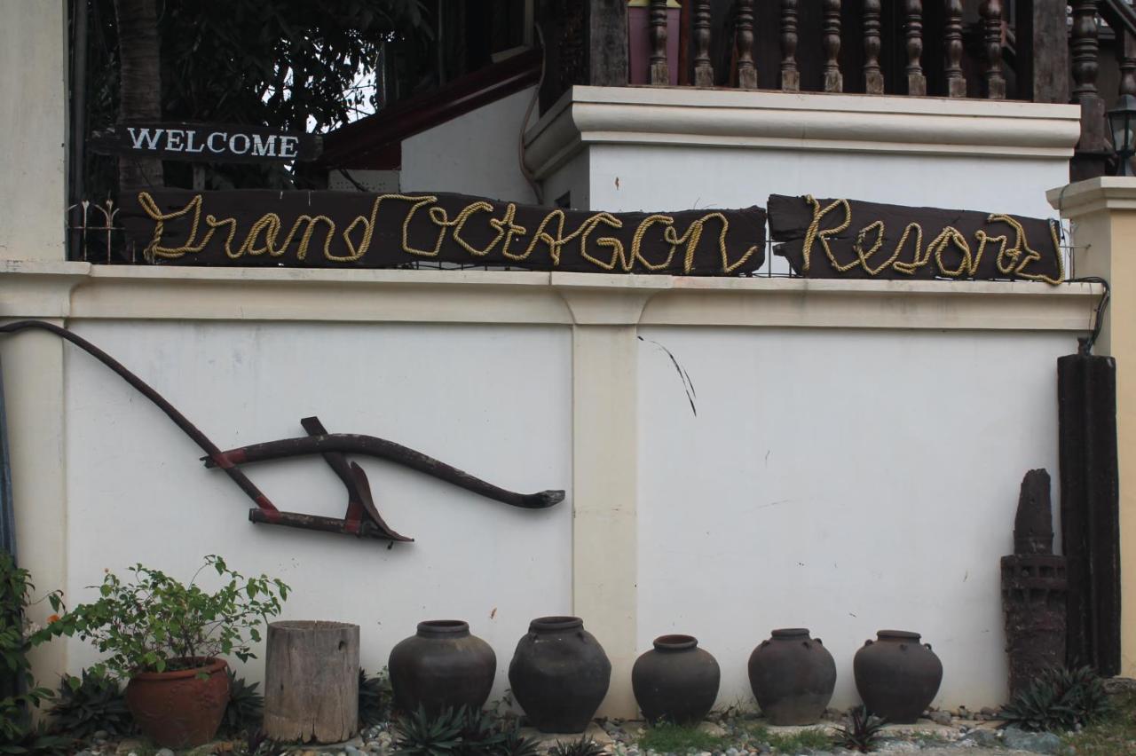 Grand Octagon Resort Laoag Extérieur photo