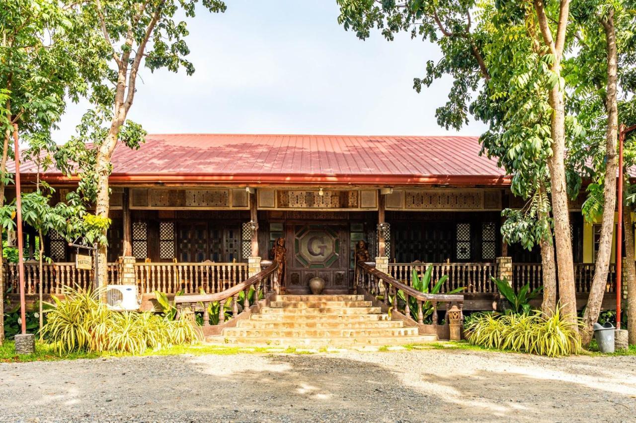 Grand Octagon Resort Laoag Extérieur photo